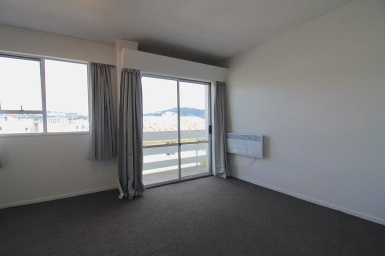 Photo of property in 5 Hawker Street, Mount Victoria, Wellington, 6011