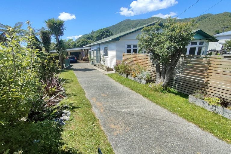 Photo of property in 7 Greenfield Street, Hector, 7822