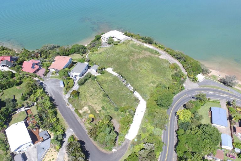 Photo of property in 1/5 Seaview Avenue, Northcote, Auckland, 0627