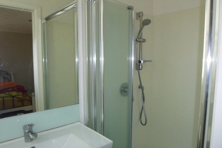 Photo of property in 16 Waione Avenue, Te Atatu Peninsula, Auckland, 0610