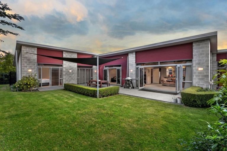 Photo of property in 6 Ruahine Place, Parklands, Christchurch, 8083