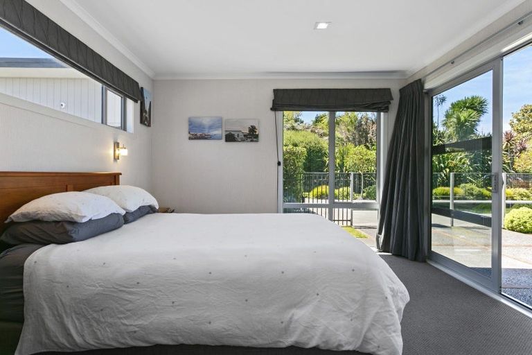 Photo of property in 27 Loch Views Road, Acacia Bay, Taupo, 3385