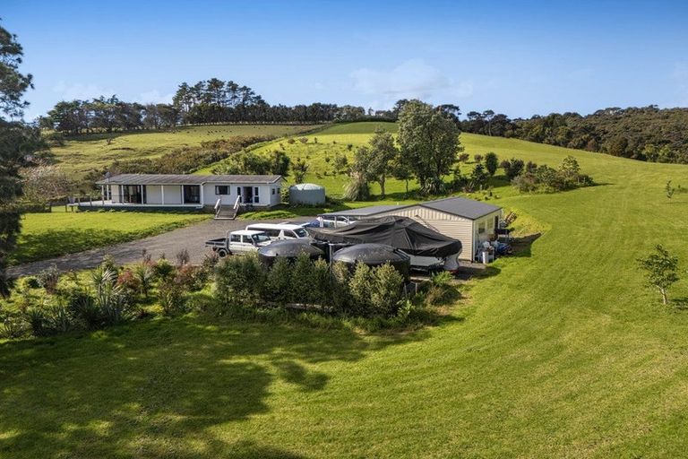 Photo of property in 207 Mangakura Road, Helensville, 0875