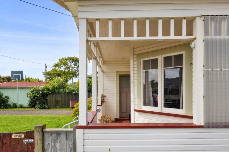 Photo of property in 10 Morrissey Street, Hawera, 4610