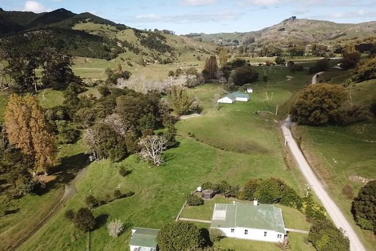 Photo of property in 76 Takapau Road, Tolaga Bay, 4077