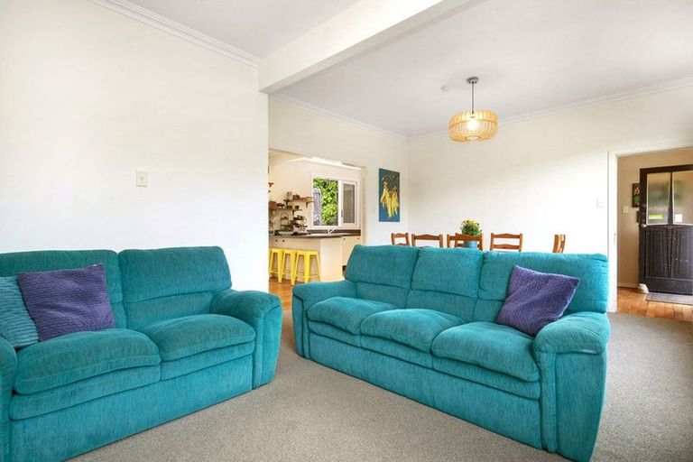 Photo of property in 6 Thomas Hook Street, Tawa, Wellington, 5028