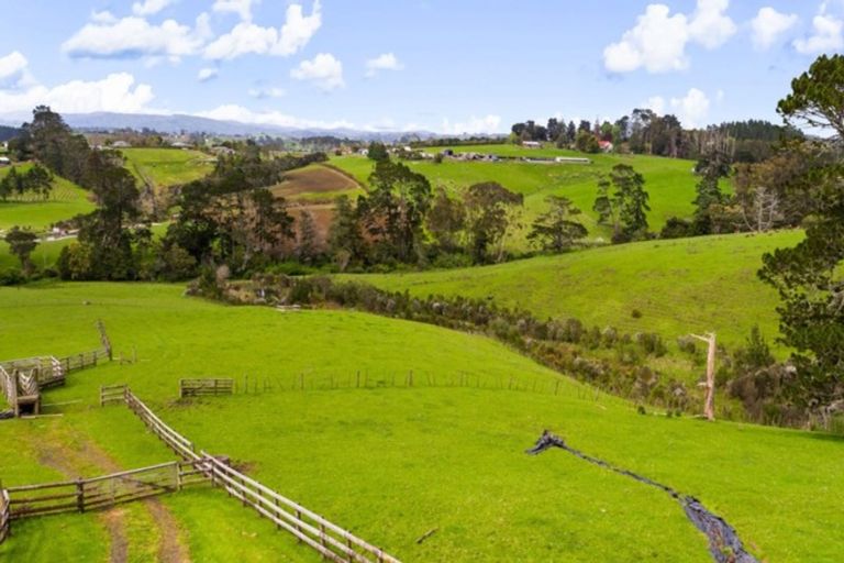 Photo of property in 114 Pomona Road, Kumeu, 0891