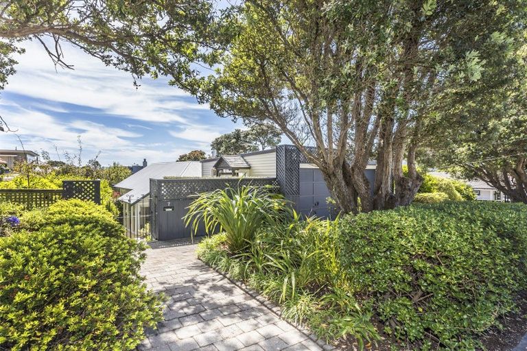Photo of property in 7 Burnham Street, Seatoun, Wellington, 6022