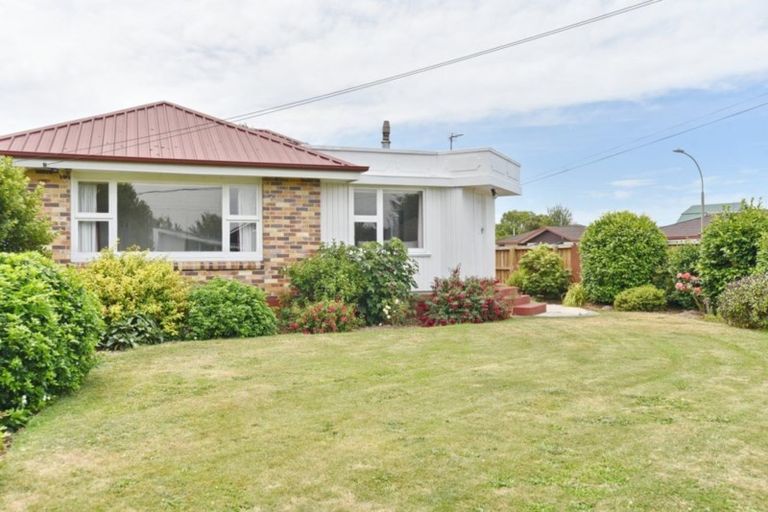 Photo of property in 1 Chilton Drive, Mairehau, Christchurch, 8052