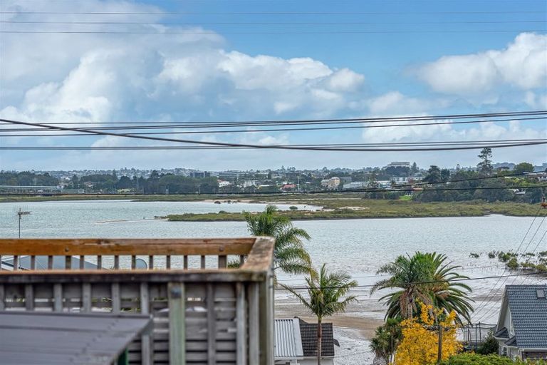 Photo of property in 2/70 Beresford Street, Bayswater, Auckland, 0622