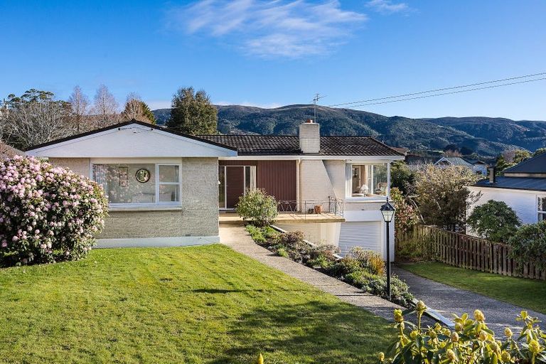 Photo of property in 15 Brownville Crescent, Maori Hill, Dunedin, 9010