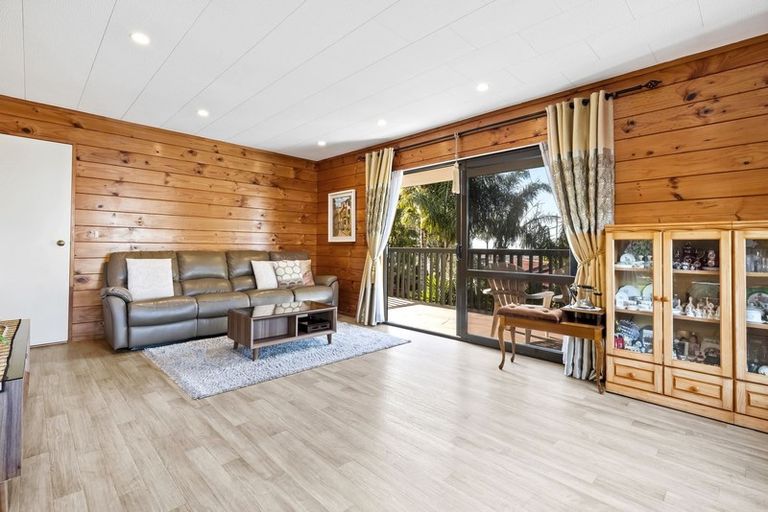 Photo of property in 61 John Dee Crescent, Red Beach, 0932