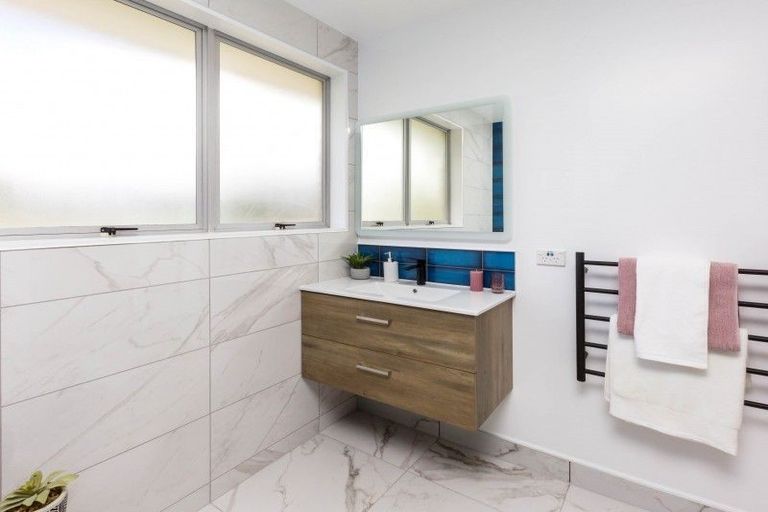 Photo of property in 15 Haylock Grove, Totara Park, Upper Hutt, 5018