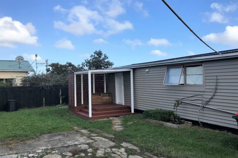 Photo of property in 305 Richardson Road, New Windsor, Auckland, 1041