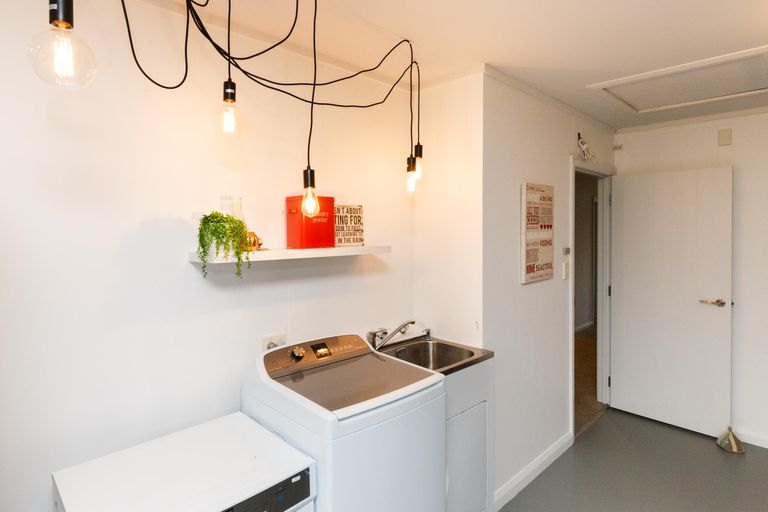 Photo of property in 6 D'urville Place, Kelvin Grove, Palmerston North, 4414