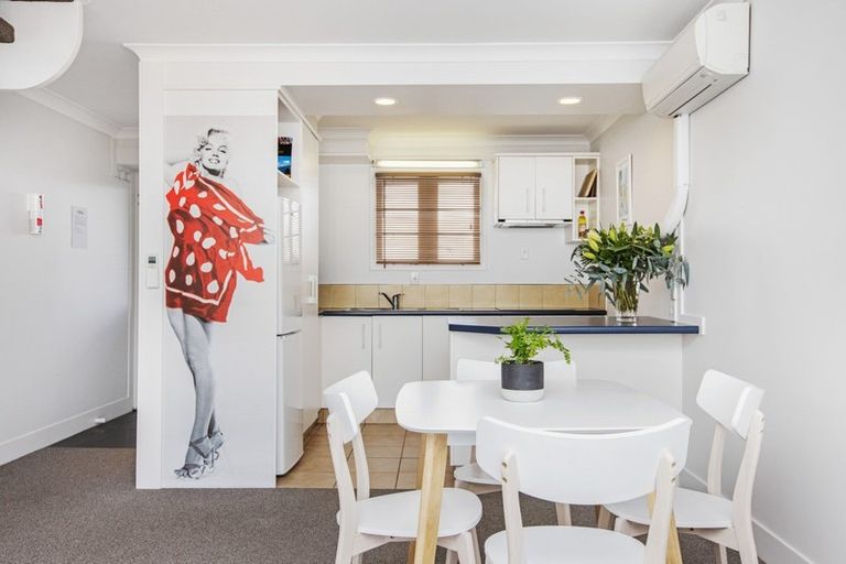 Photo of property in 245 Marine Parade, Napier South, Napier, 4110