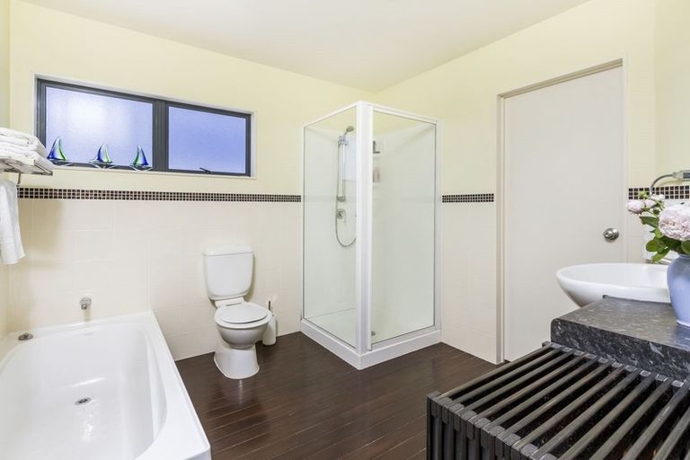 Photo of property in 2/982 East Coast Road, Northcross, Auckland, 0632