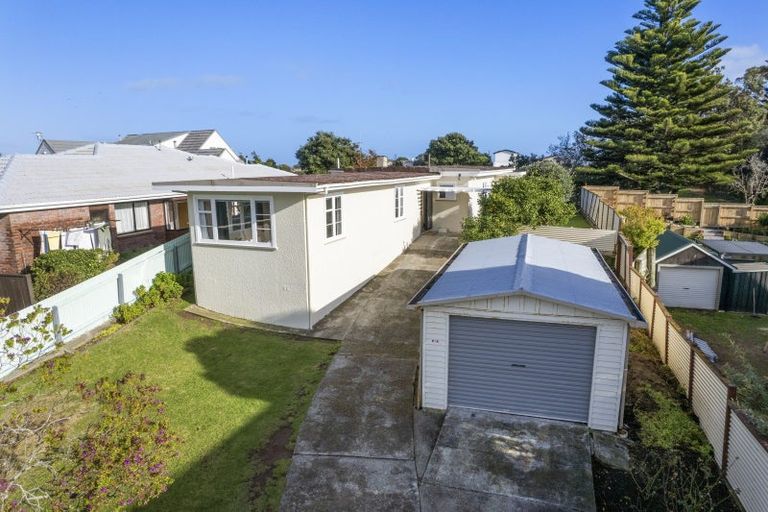 Photo of property in 44 Bluegum Road, Paraparaumu Beach, Paraparaumu, 5032