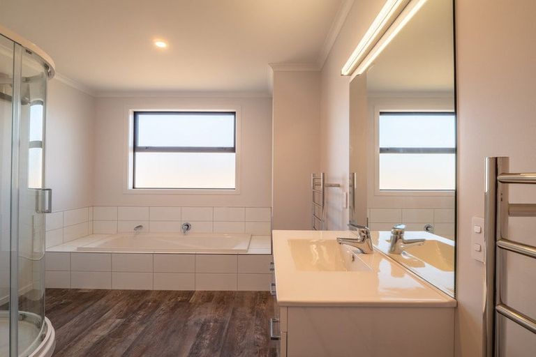 Photo of property in 33 Grandvista Drive, Green Island, Dunedin, 9018