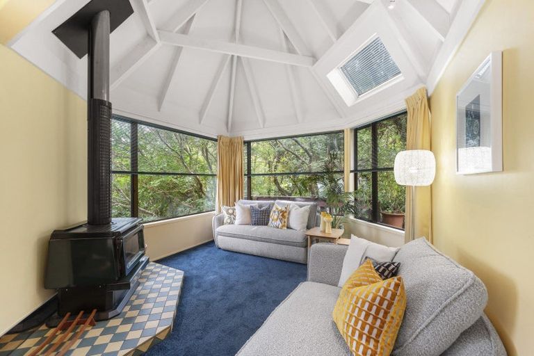 Photo of property in 17 Dillon Street, Lowry Bay, Lower Hutt, 5013