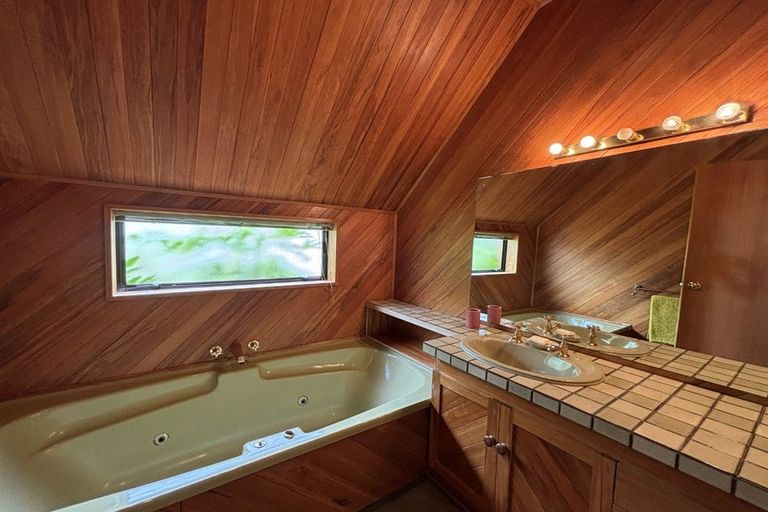 Photo of property in 5 Drayton Drive, Mount Pleasant, Christchurch, 8081