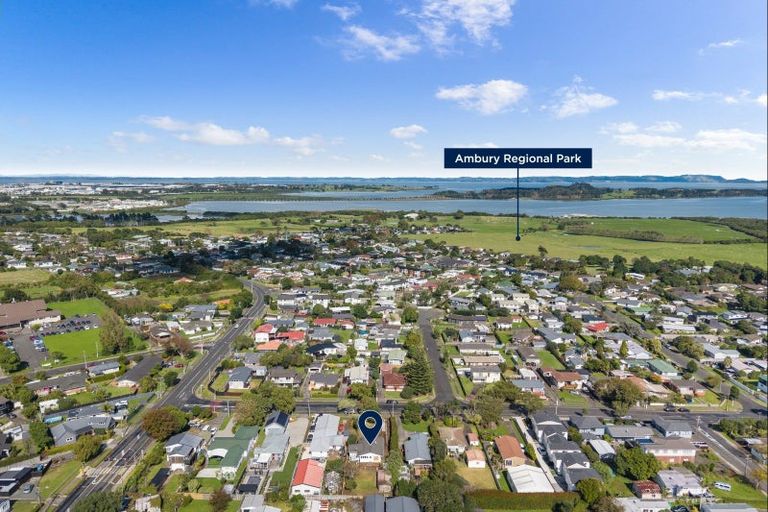 Photo of property in 9 Muir Avenue, Mangere Bridge, Auckland, 2022