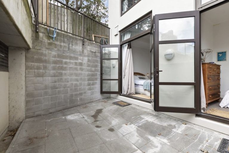 Photo of property in Augusta Apartments, 7/254 Willis Street, Te Aro, Wellington, 6011
