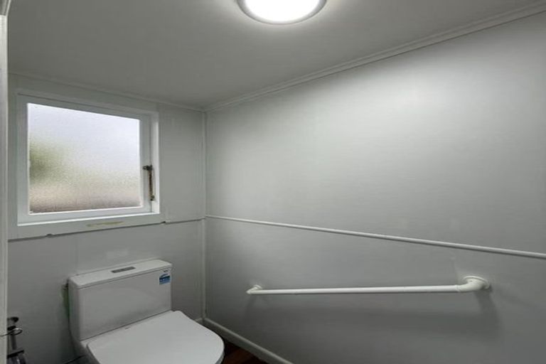 Photo of property in 8 Nikau Street, New Lynn, Auckland, 0600