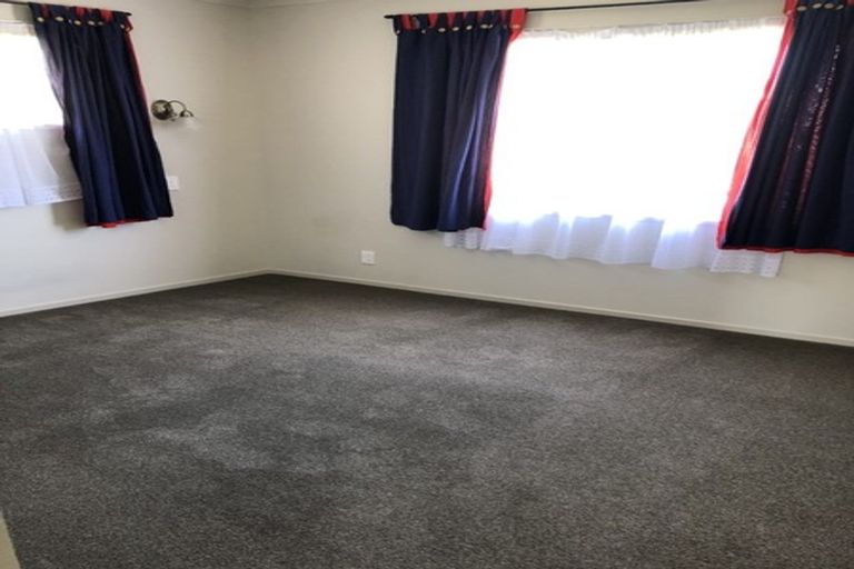 Photo of property in 7 Cresswell Place, Johnsonville, Wellington, 6037