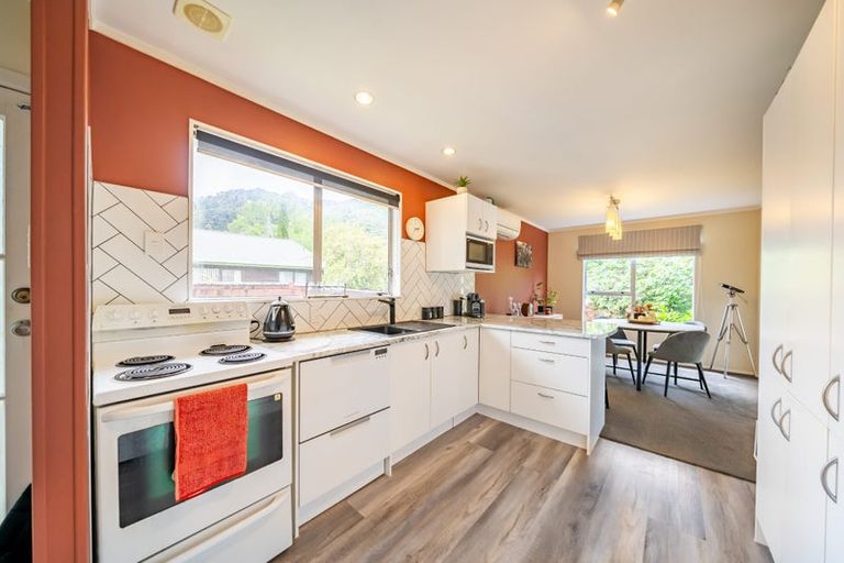 Photo of property in 36 Larchmont Grove, Totara Park, Upper Hutt, 5018