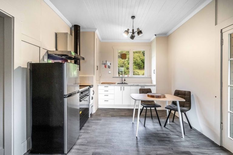 Photo of property in 83 Walker Street, Bluff, 9814