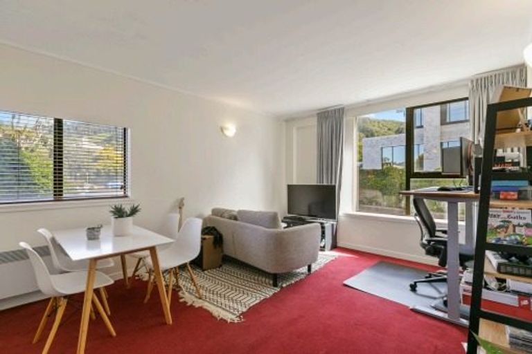 Photo of property in Hobson Court Flats, 11/70 Hobson Street, Thorndon, Wellington, 6011