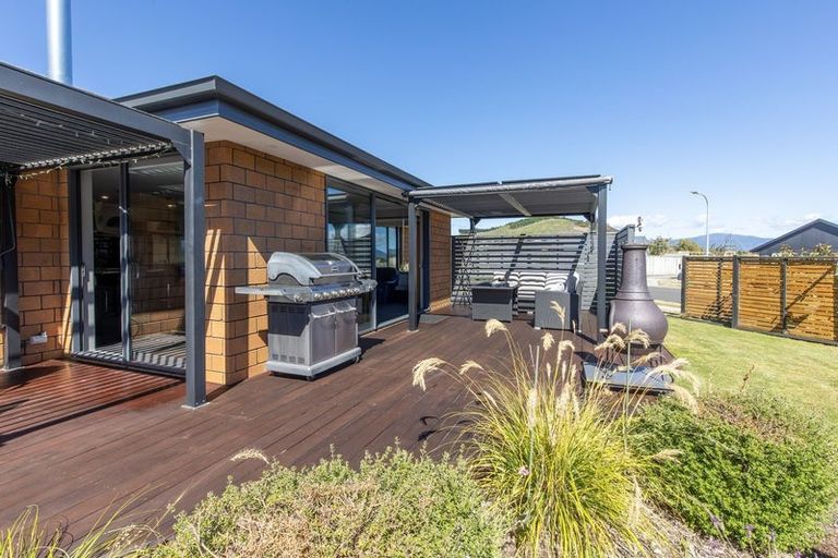 Photo of property in 8 Komahimahi Way, Motuoapa, 3382