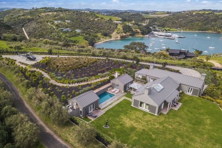 Photo of property in 13 Alan Murray Lane, Oneroa, Waiheke Island, 1081