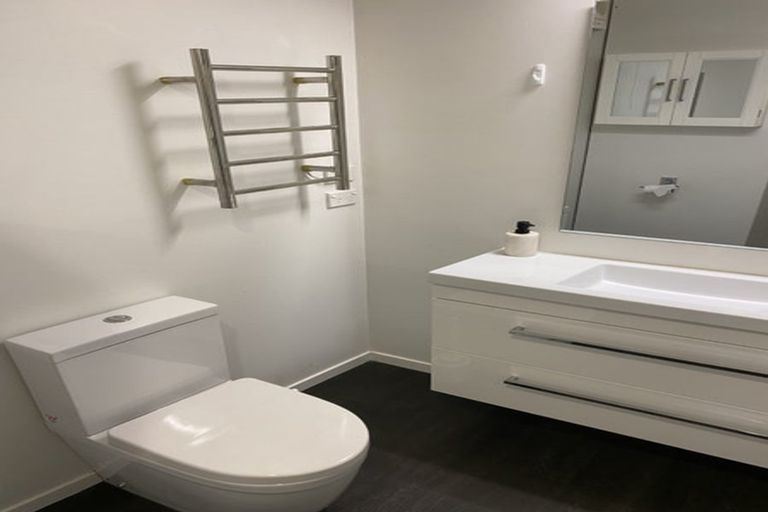 Photo of property in Pirie Street Townhouses, 3/35 Pirie Street, Mount Victoria, Wellington, 6011