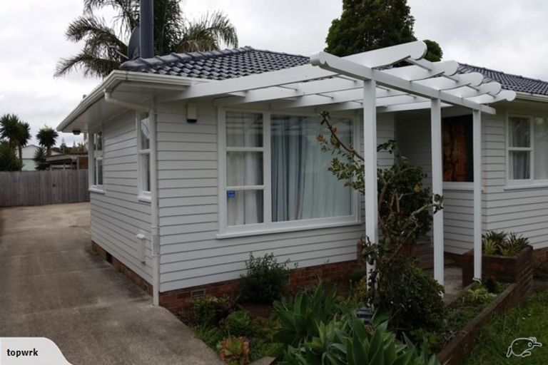 Photo of property in 76 Edgewater Drive, Pakuranga, Auckland, 2010