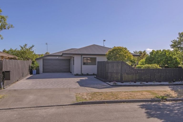 Photo of property in 3 Pinaster Place, Parklands, Christchurch, 8083