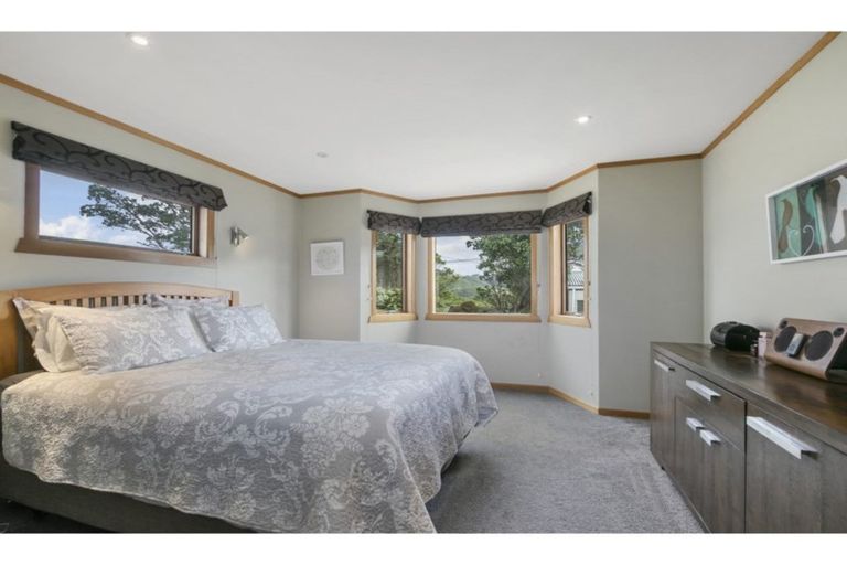 Photo of property in 204 Miromiro Road, Normandale, Lower Hutt, 5010
