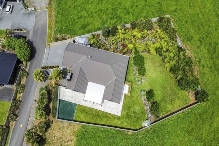 Photo of property in 3c Honeyfield Drive, Whalers Gate, New Plymouth, 4310