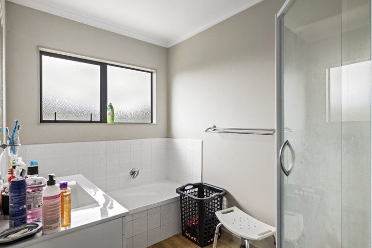 Photo of property in 52 Inverness Drive, Pyes Pa, Tauranga, 3112