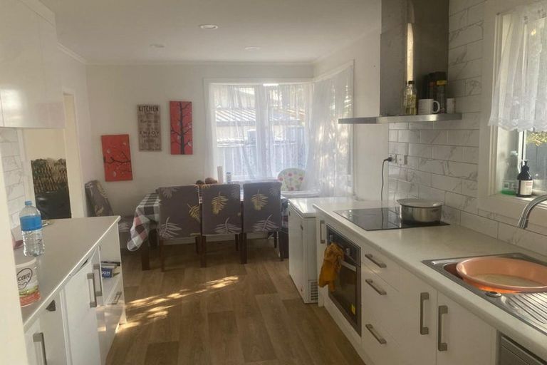 Photo of property in 7 Tarata Crescent, Mangere Bridge, Auckland, 2022