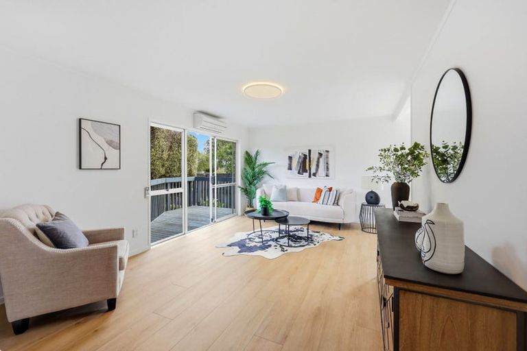 Photo of property in 5 Lisa Rise, Half Moon Bay, Auckland, 2012