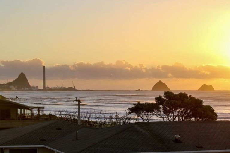 Photo of property in 19 Hamblyn Street, Strandon, New Plymouth, 4312