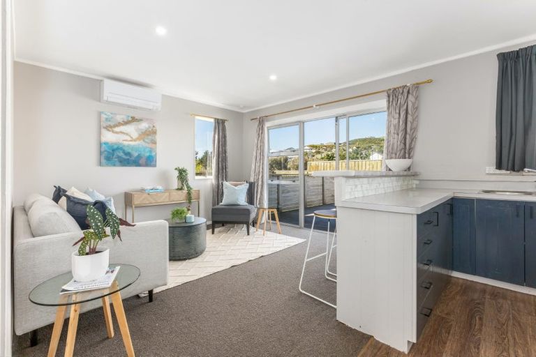 Photo of property in 2a Colchester Crescent, Newlands, Wellington, 6037