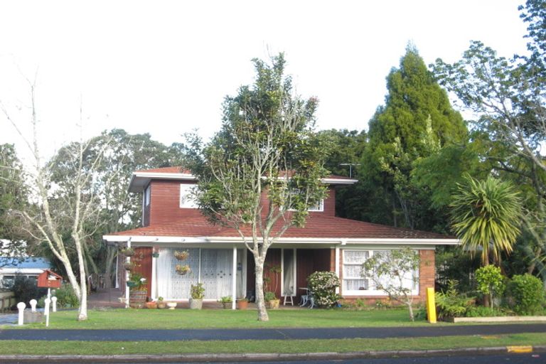 Photo of property in 2 Freshney Place, Hillpark, Auckland, 2102