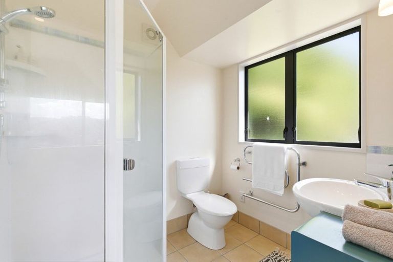 Photo of property in 6a Chastudon Place, Tawa, Wellington, 5028