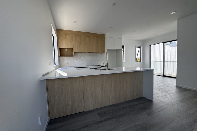 Photo of property in 10 Elcoat Avenue, Henderson, Auckland, 0612