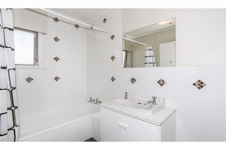 Photo of property in 2/4 Liverpool Street, Papakura, 2110