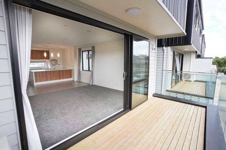 Photo of property in 6/19 Kingdale Road, Henderson, Auckland, 0610
