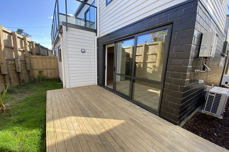 Photo of property in 1b Westall Road, New Lynn, Auckland, 0600